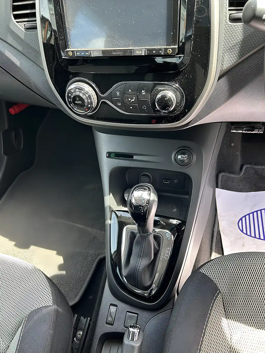 Used 2015 Renault Captur White - Interior and Exterior details 10