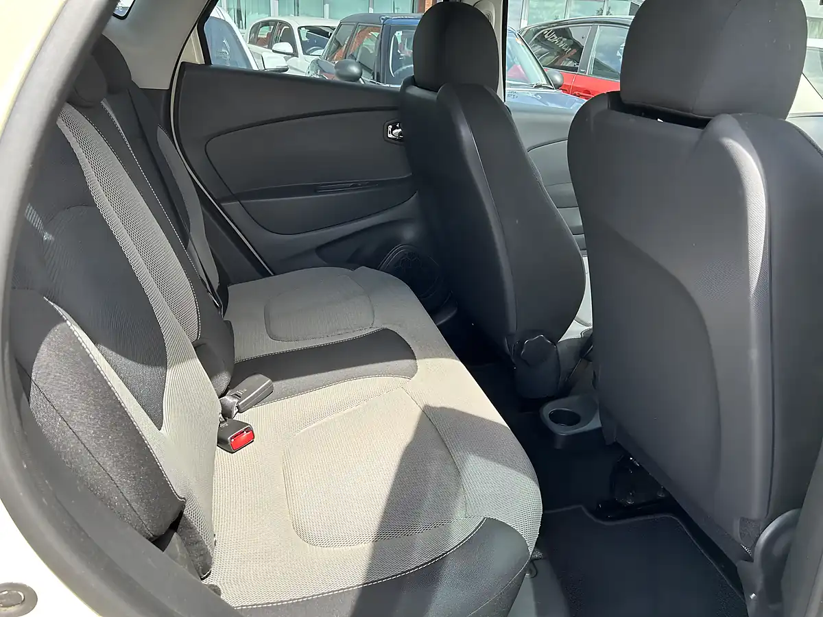 Used 2015 Renault Captur White - Interior and Exterior details 12