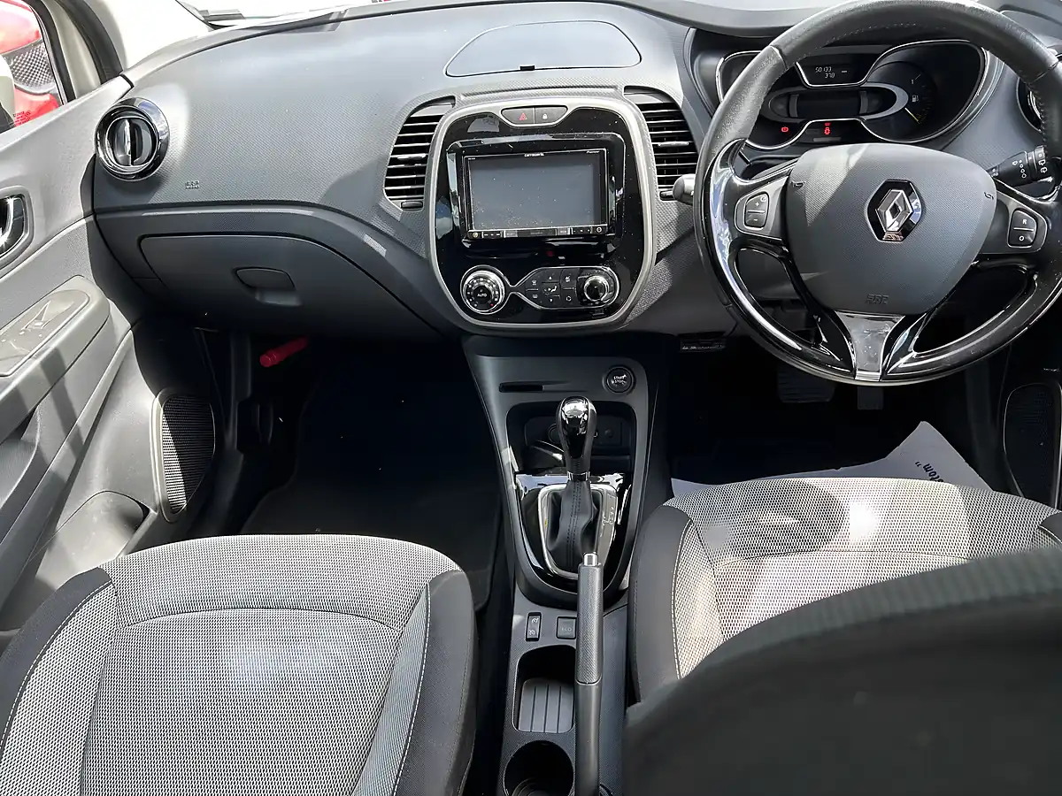 Used 2015 Renault Captur White - Interior and Exterior details 13