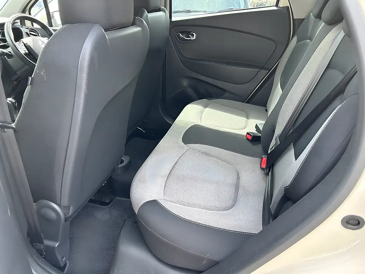 Used 2015 Renault Captur White - Interior and Exterior details 14