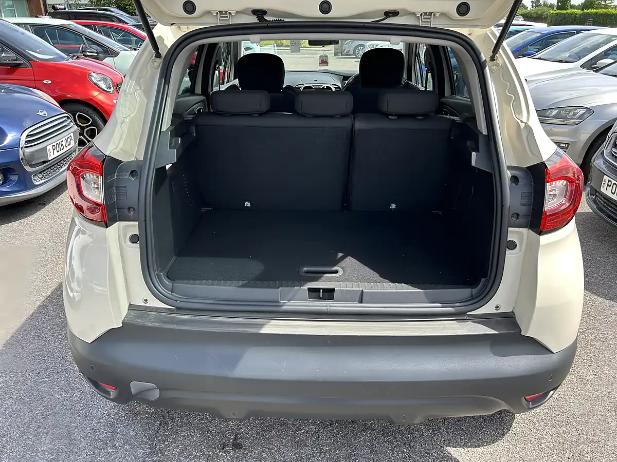 Used 2015 Renault Captur White - Interior and Exterior details 16