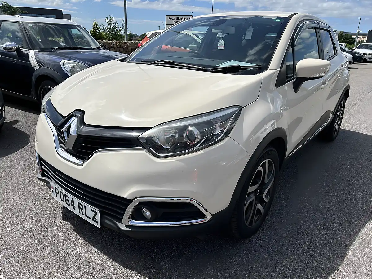 Used 2015 Renault Captur White - Interior and Exterior details 3