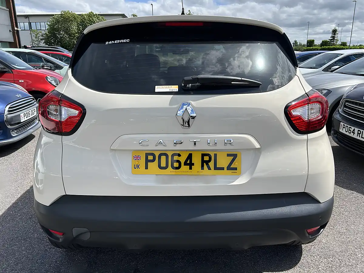 Used 2015 Renault Captur White - Interior and Exterior details 5