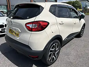 Used 2015 Renault Captur White - Interior and Exterior details 6