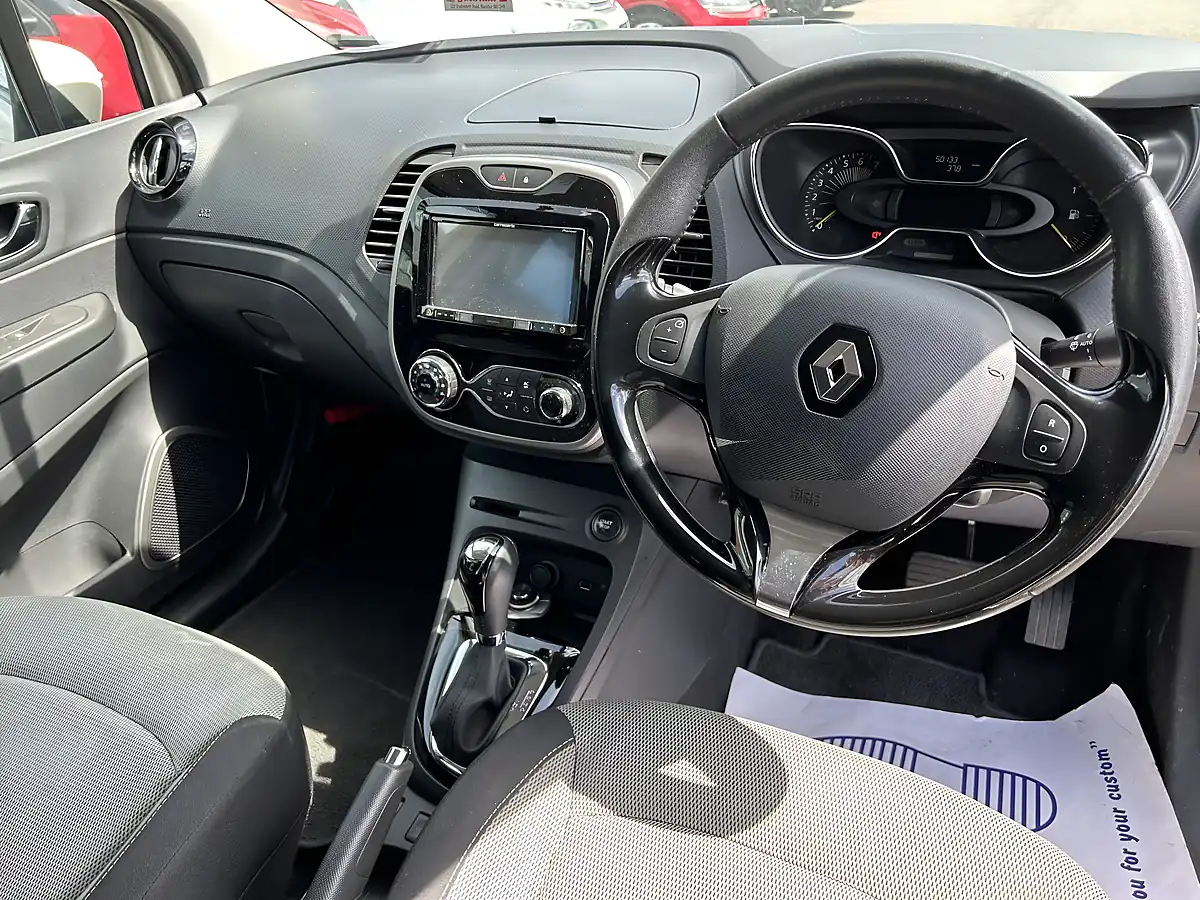 Used 2015 Renault Captur White - Interior and Exterior details 8