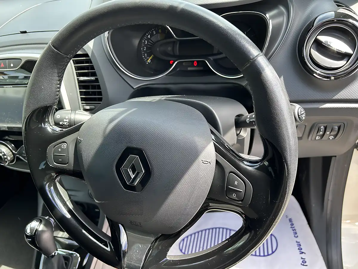 Used 2015 Renault Captur White - Interior and Exterior details 9