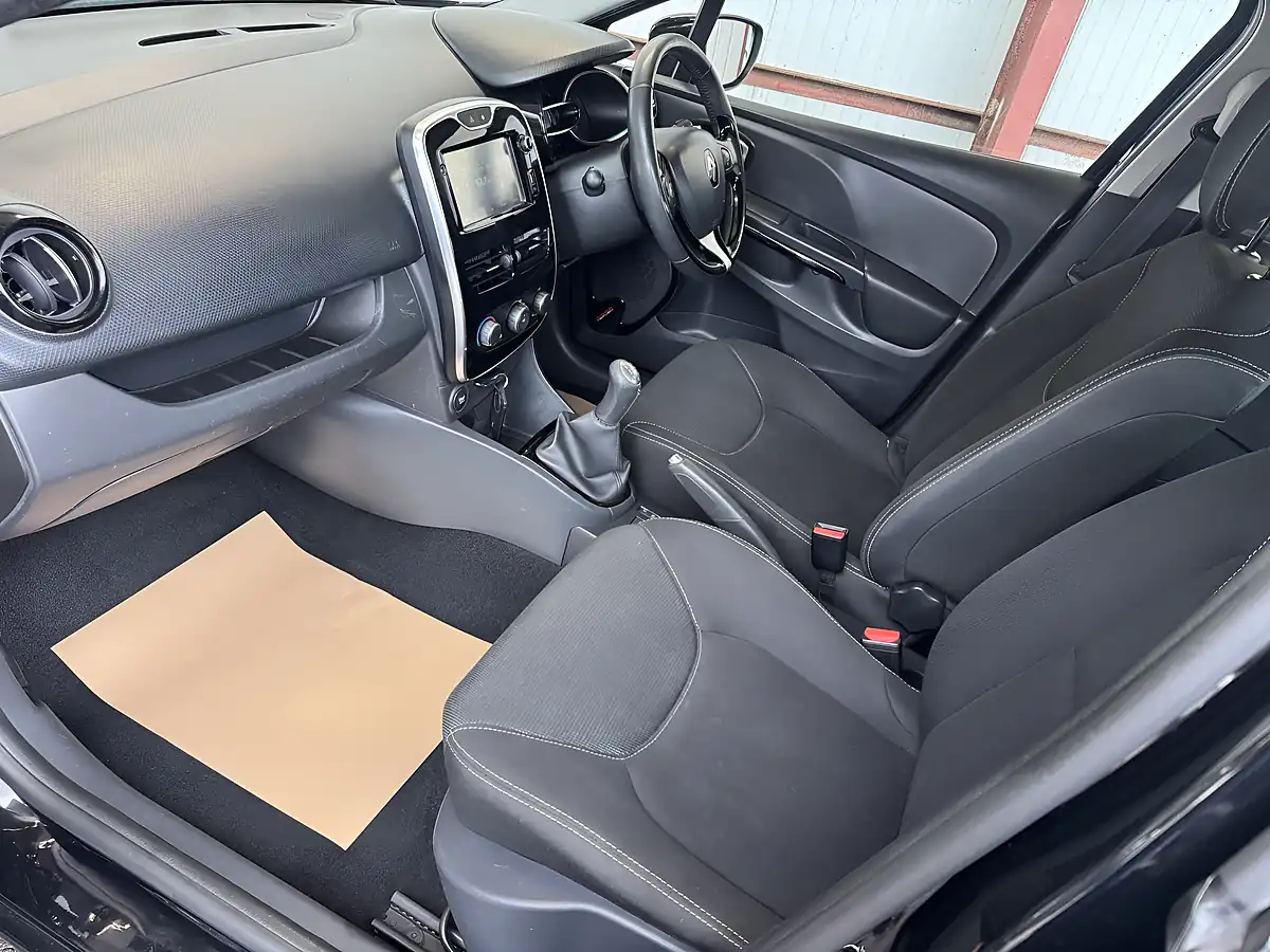 Used 2015 Renault Clio Dynamique Media Nav Black - Interior and Exterior details 10
