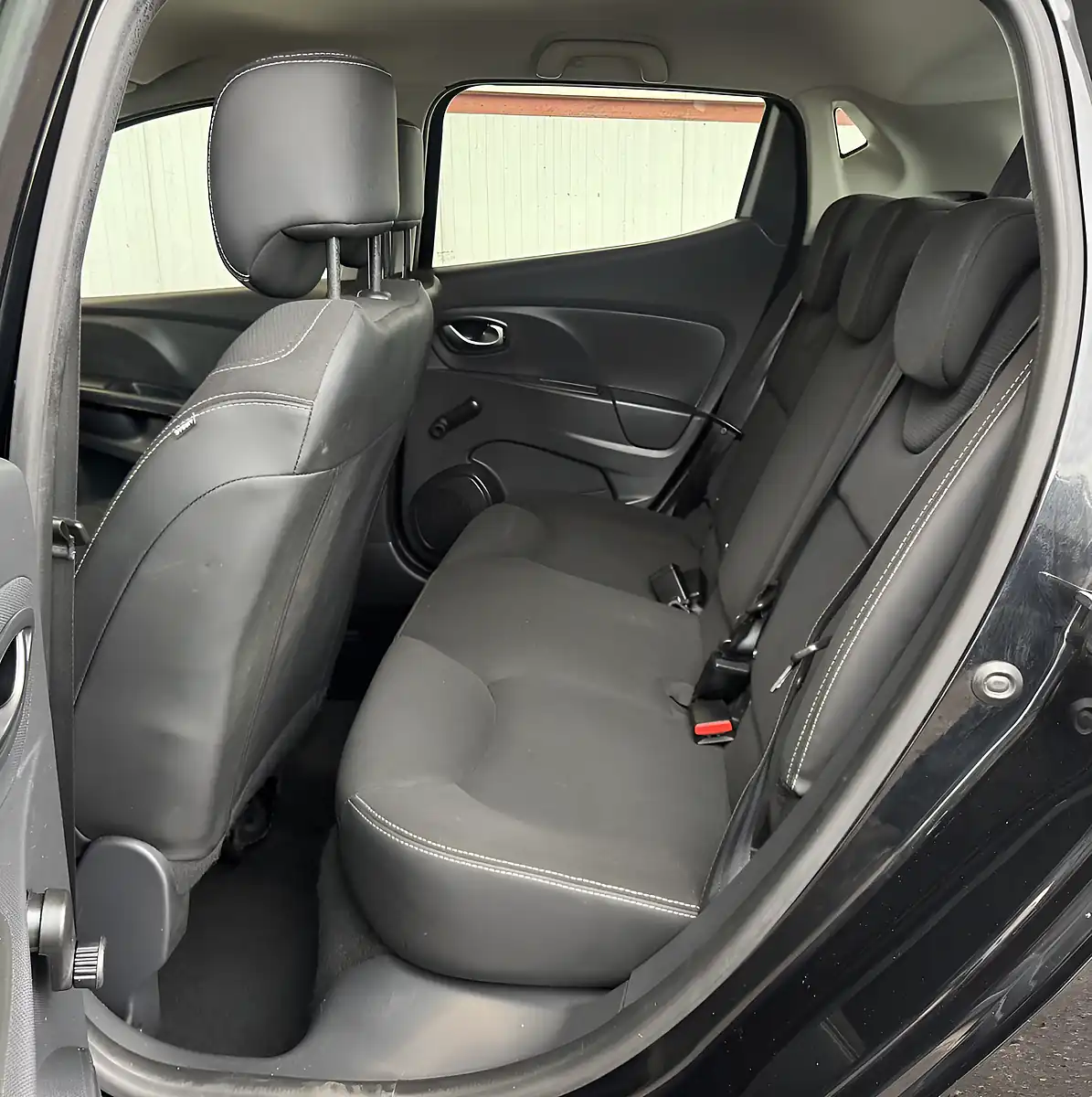 Used 2015 Renault Clio Dynamique Media Nav Black - Interior and Exterior details 11