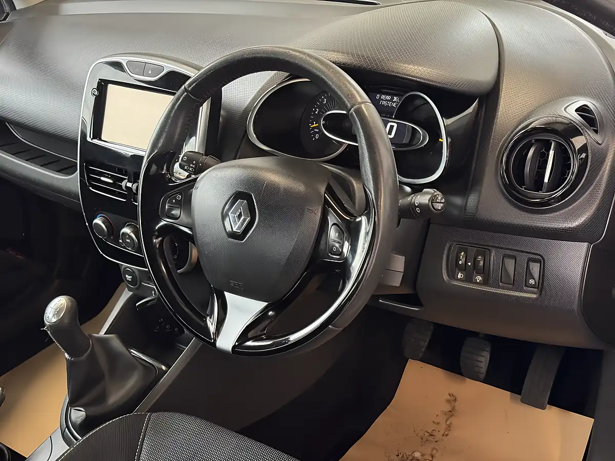 Used 2015 Renault Clio Dynamique Media Nav Black - Interior and Exterior details 14