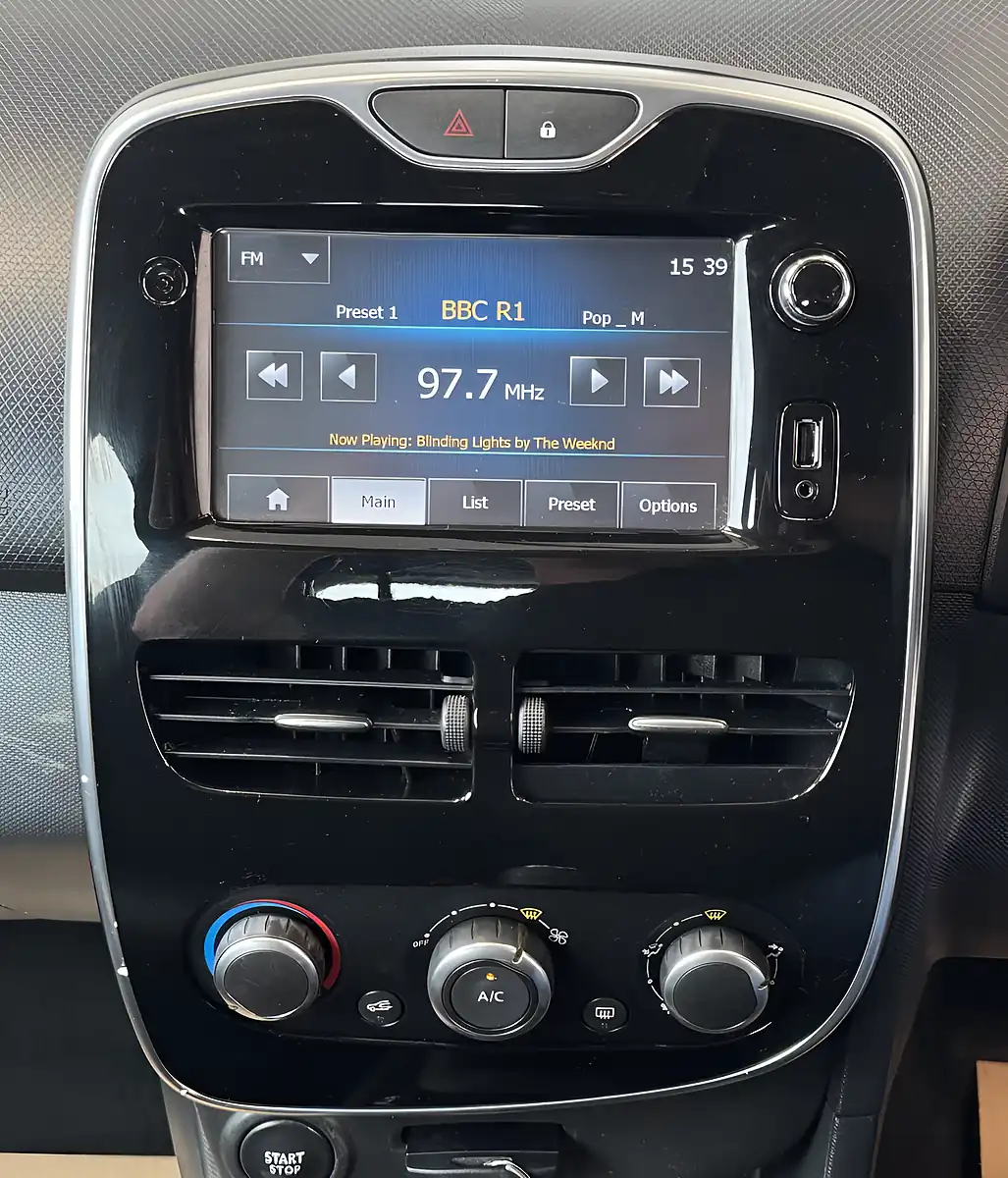 Used 2015 Renault Clio Dynamique Media Nav Black - Interior and Exterior details 15