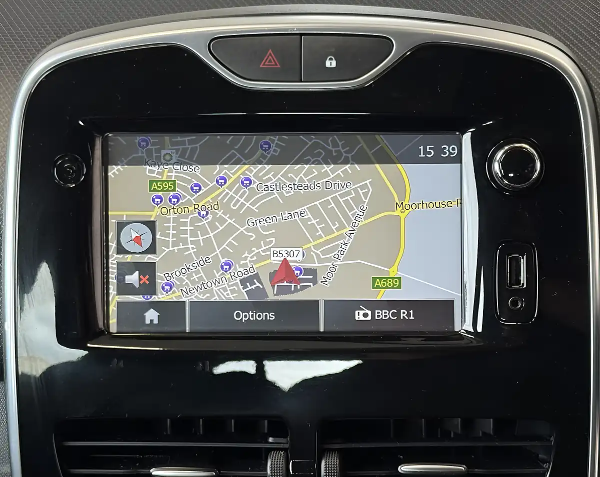 Used 2015 Renault Clio Dynamique Media Nav Black - Interior and Exterior details 17