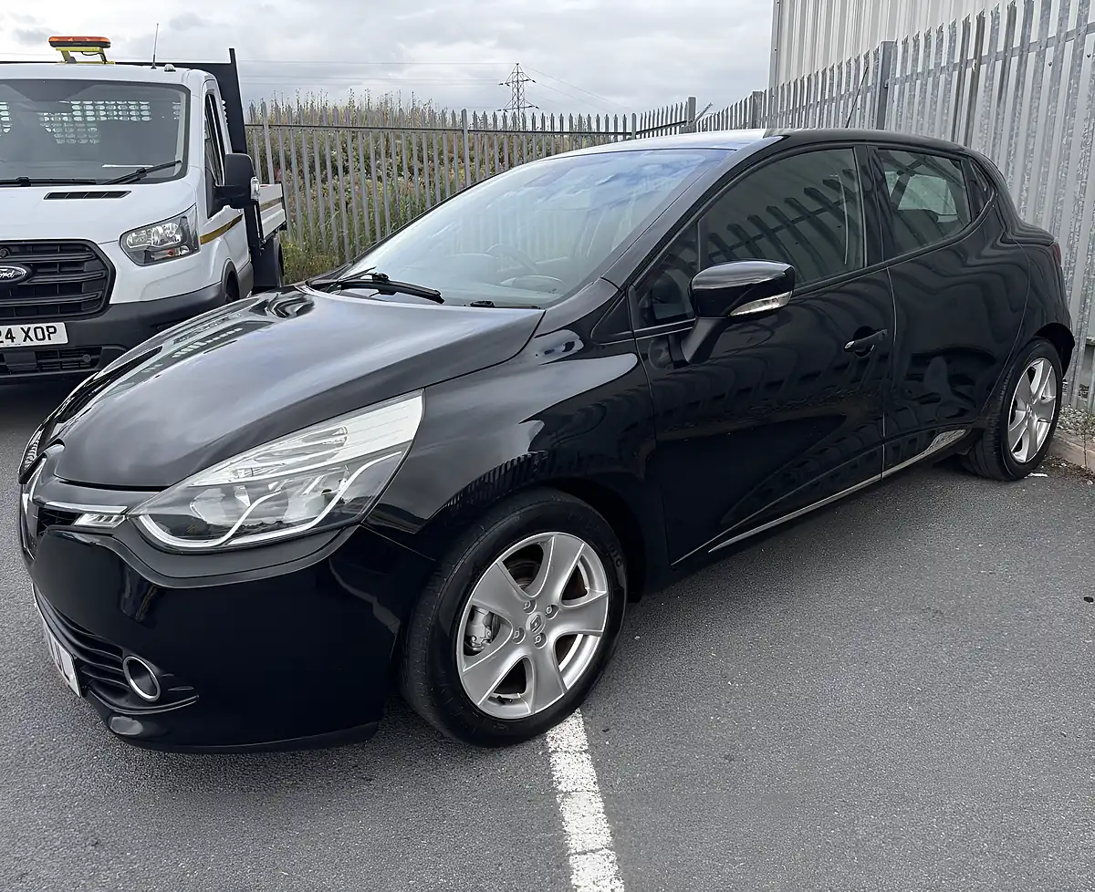 Used 2015 Renault Clio Dynamique Media Nav Black - Interior and Exterior details 2