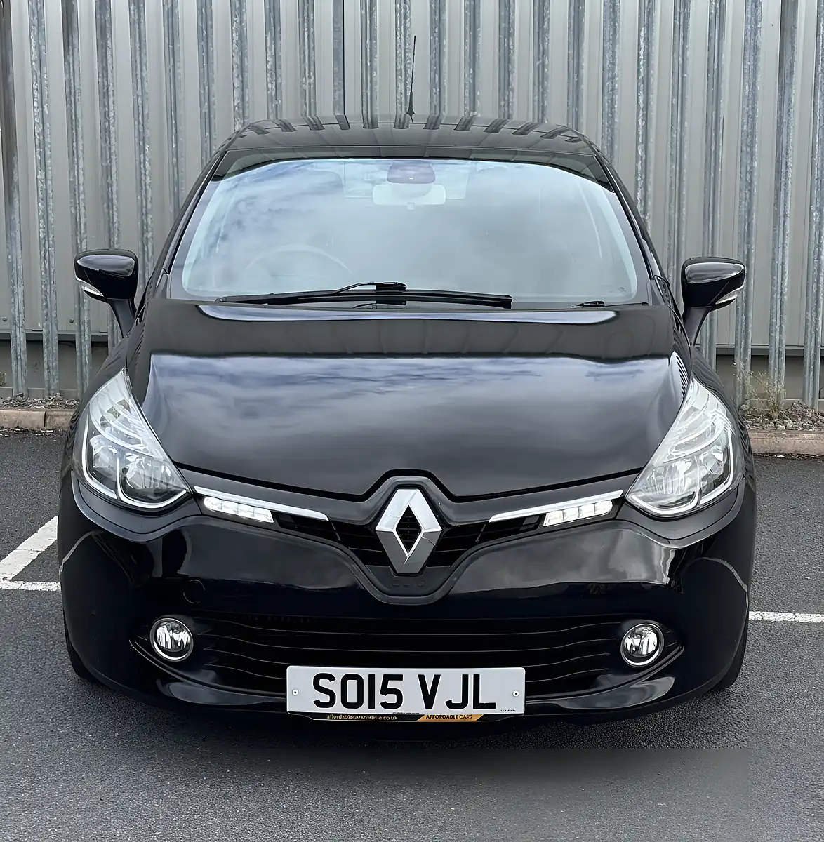 Used 2015 Renault Clio Dynamique Media Nav Black - Interior and Exterior details 3