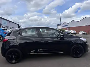 Used 2015 Renault Clio Dynamique Medianav Black - Interior and Exterior details 4