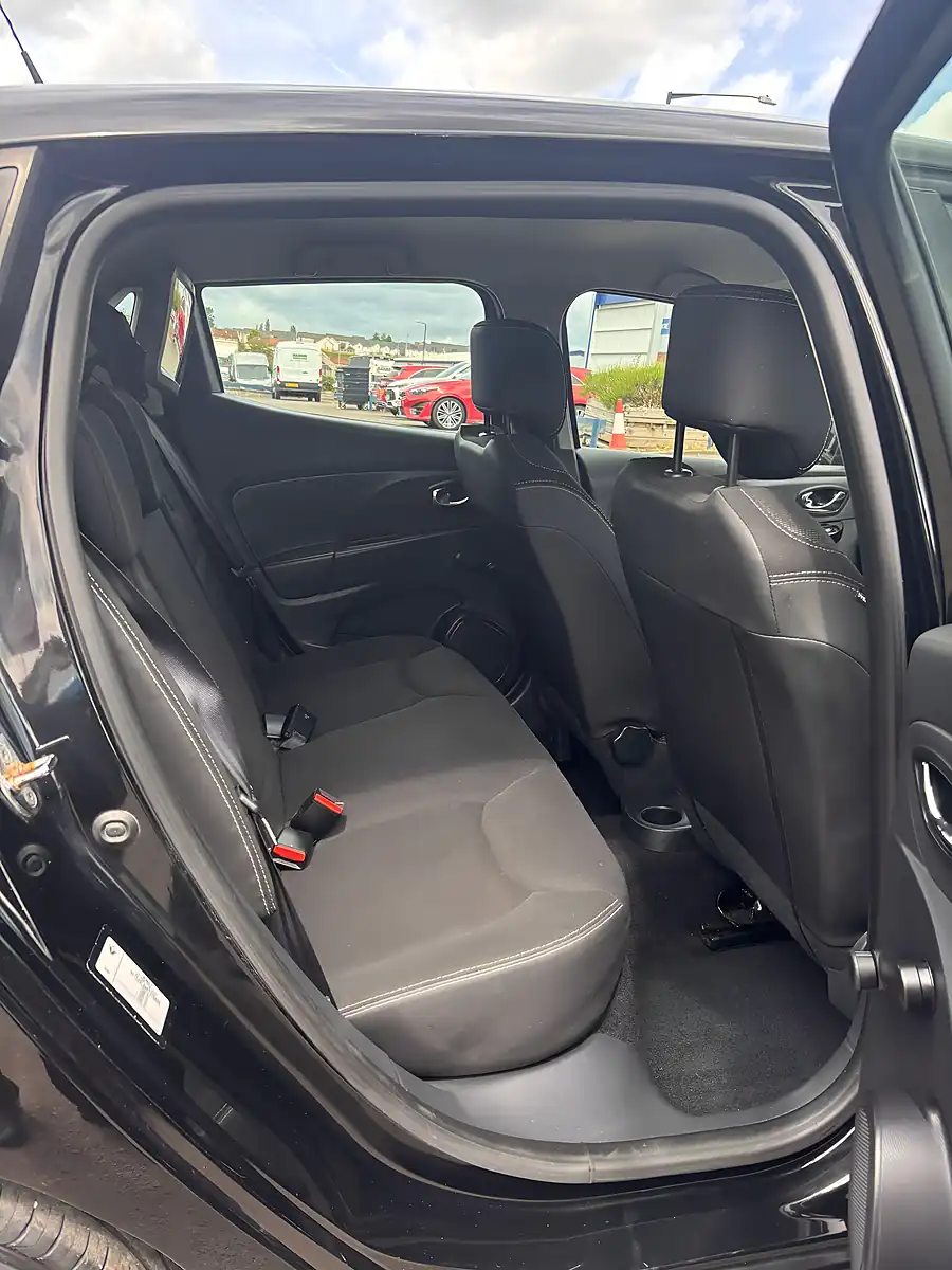 Used 2015 Renault Clio Dynamique Medianav Black - Interior and Exterior details 8