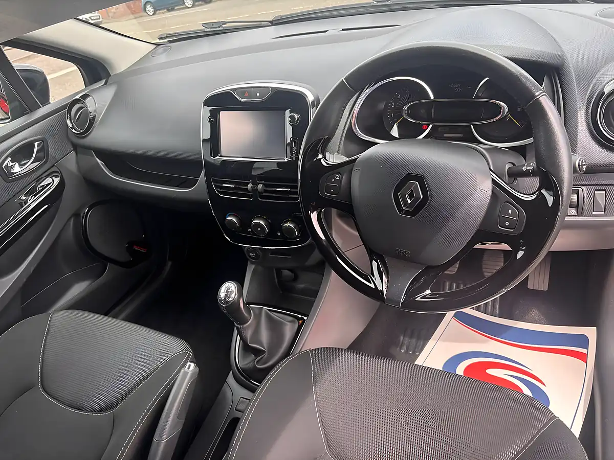 Used 2015 Renault Clio Dynamique Medianav Black - Interior and Exterior details 9