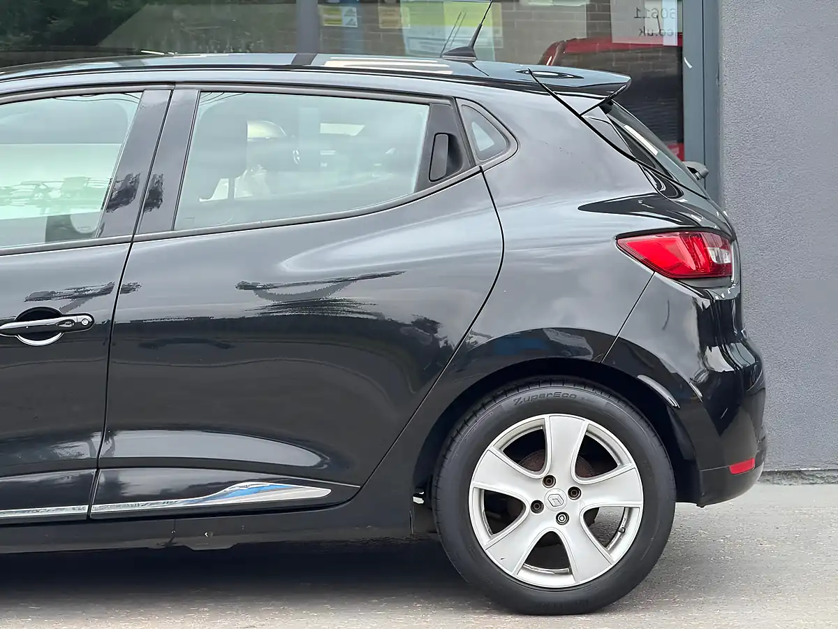 Used 2015 Renault Clio Dynamique Medianav Black - Interior and Exterior details 13