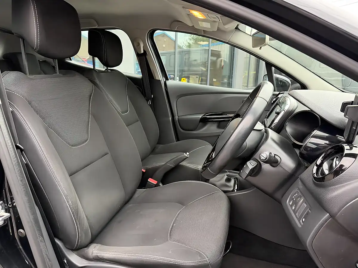 Used 2015 Renault Clio Dynamique Medianav Black - Interior and Exterior details 15