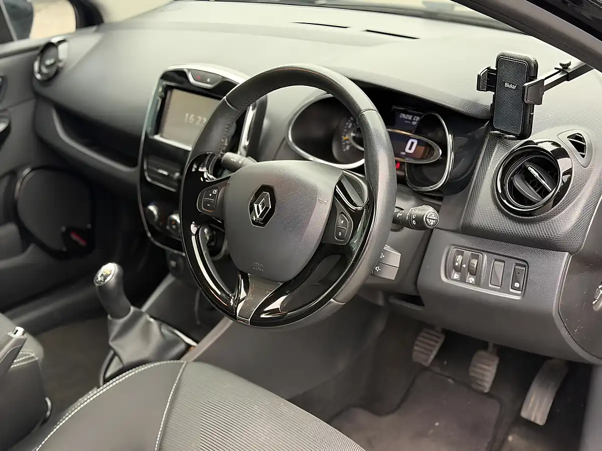 Used 2015 Renault Clio Dynamique Medianav Black - Interior and Exterior details 16
