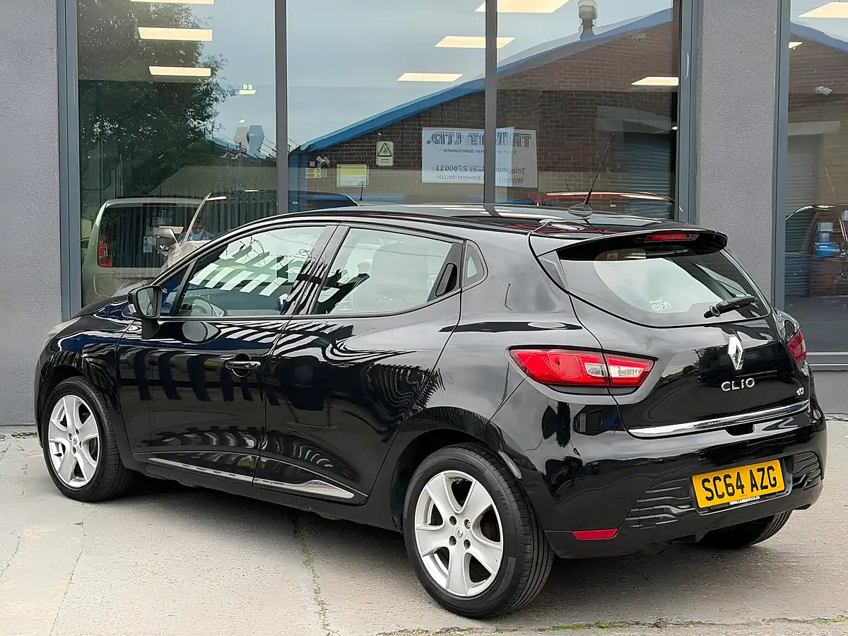 Used 2015 Renault Clio Dynamique Medianav Black - Interior and Exterior details 6