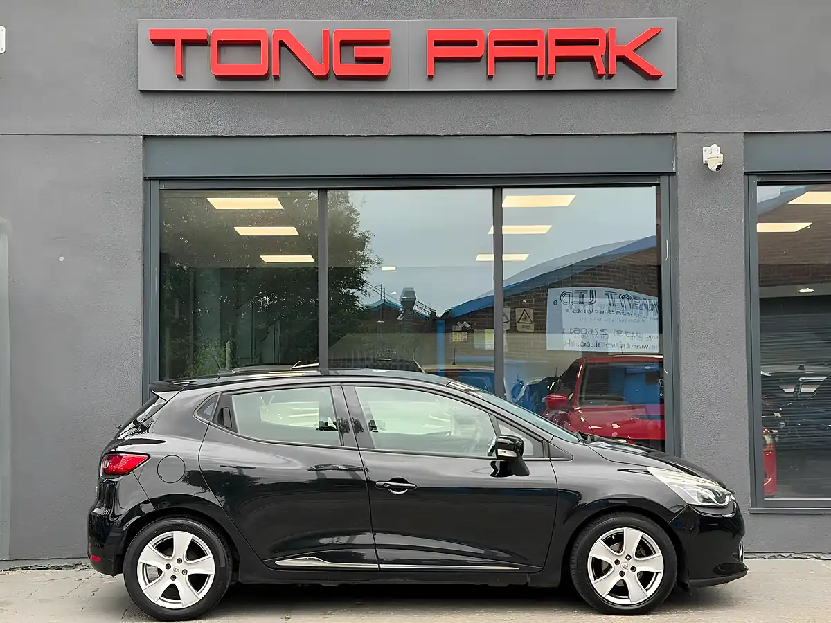 Used 2015 Renault Clio Dynamique Medianav Black - Interior and Exterior details 7