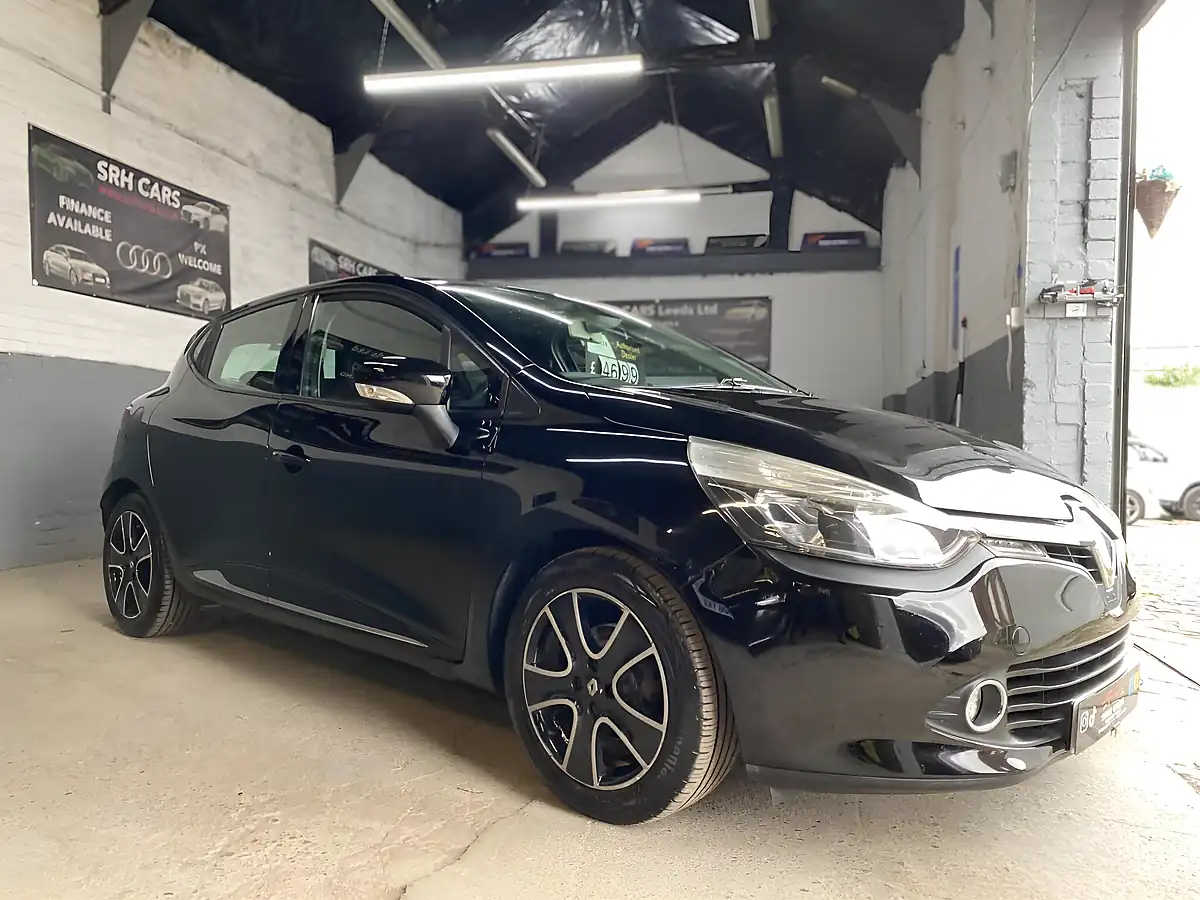 Used 2015 Renault Clio Dynamique Medianav Black - Front View