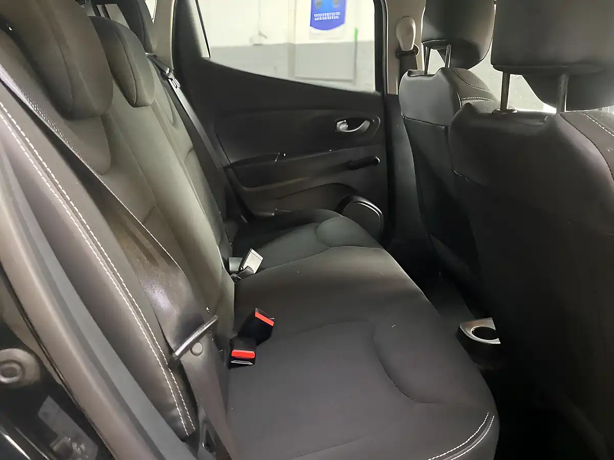 Used 2015 Renault Clio Dynamique Medianav Black - Interior and Exterior details 11