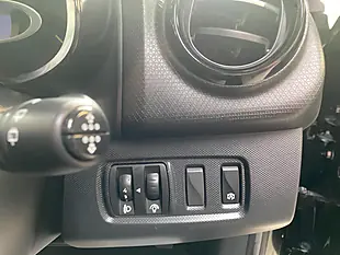Used 2015 Renault Clio Dynamique Medianav Black - Interior and Exterior details 13