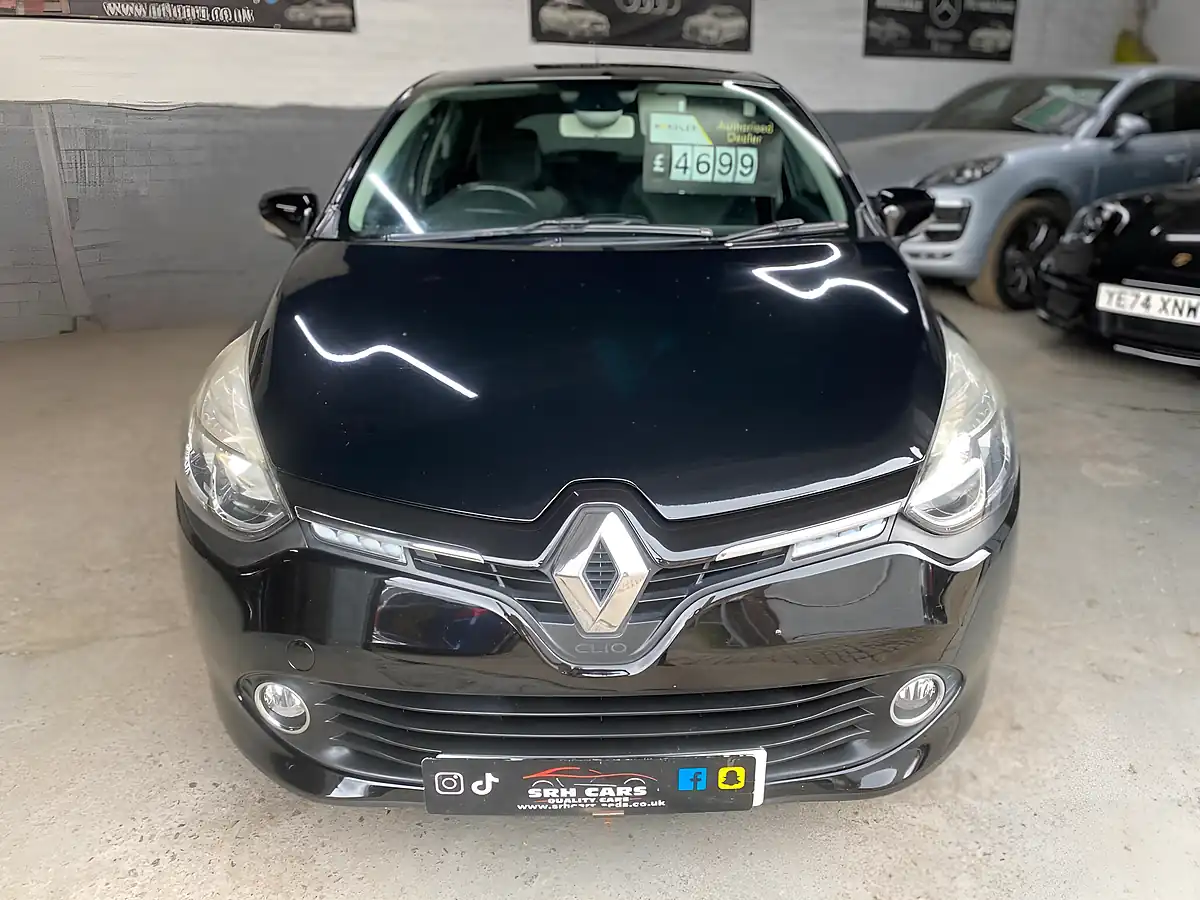 Used 2015 Renault Clio Dynamique Medianav Black - Interior and Exterior details 2