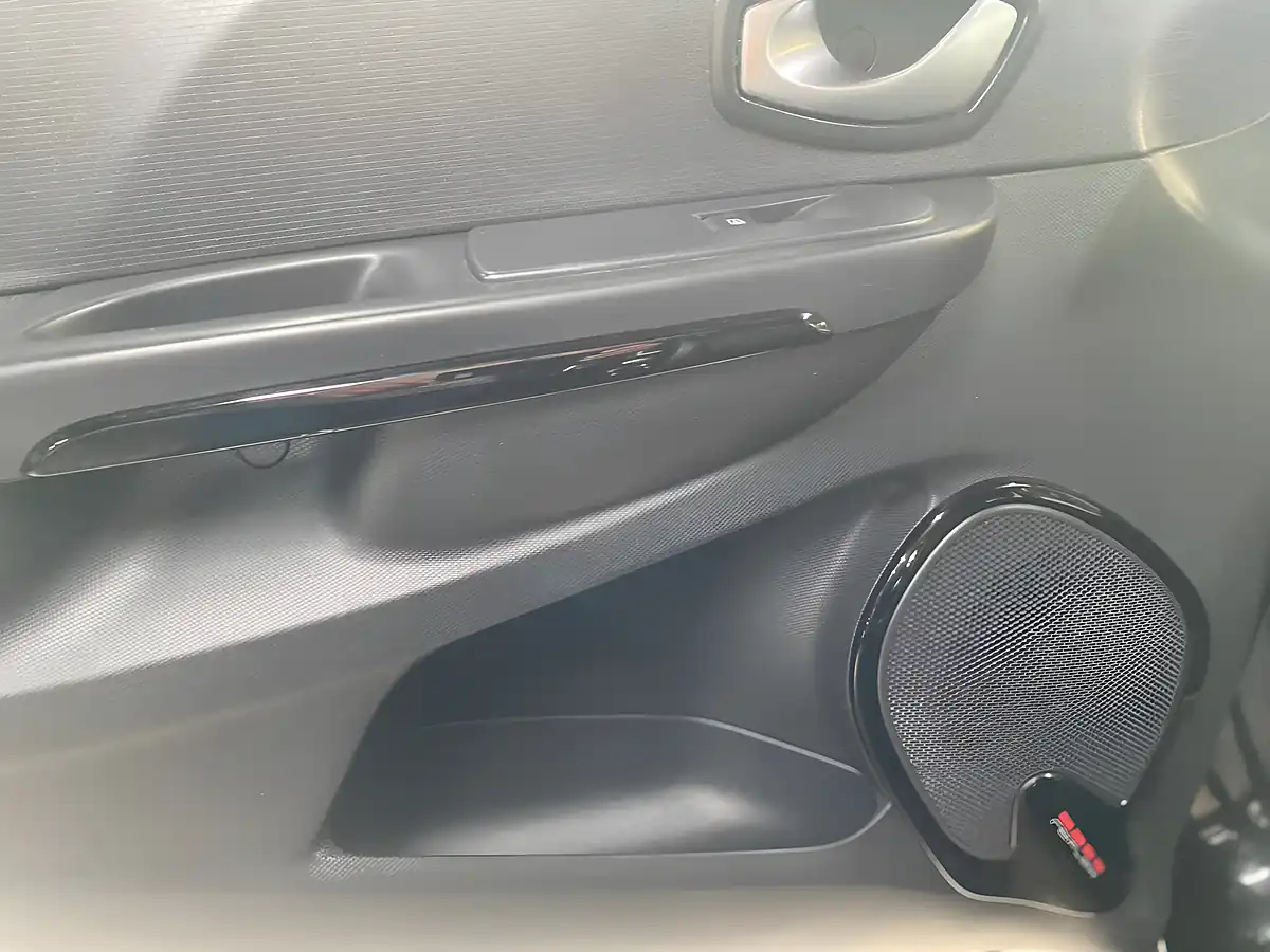 Used 2015 Renault Clio Dynamique Medianav Black - Interior and Exterior details 20