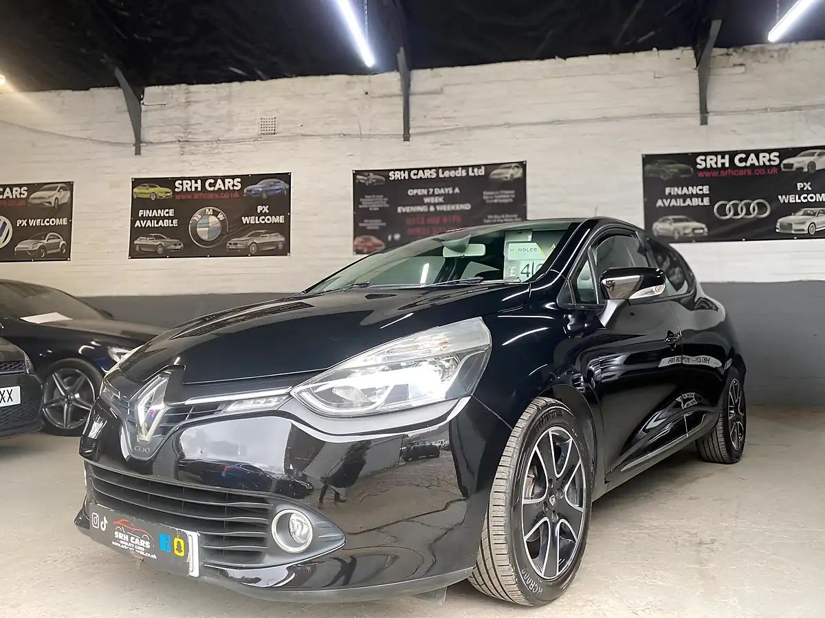 Used 2015 Renault Clio Dynamique Medianav Black - Interior and Exterior details 3