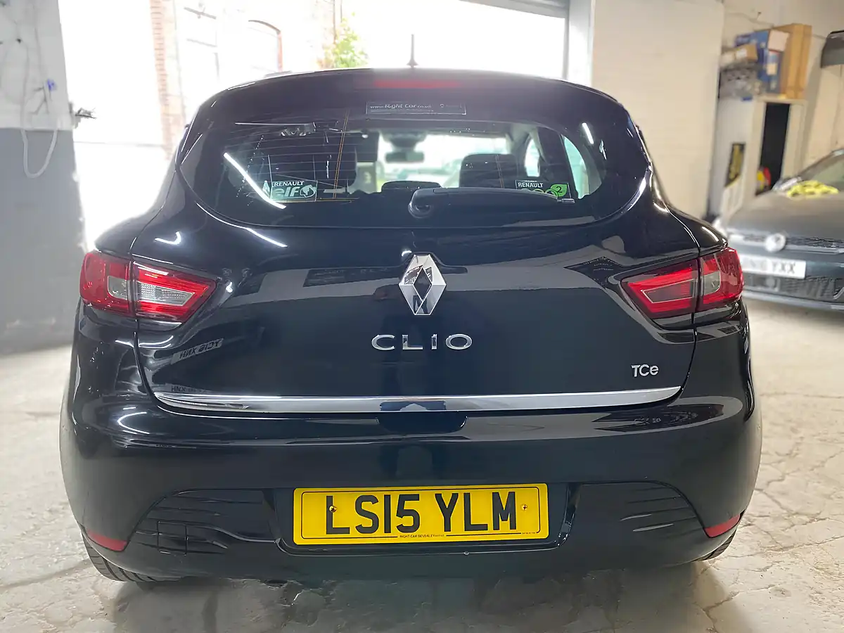 Used 2015 Renault Clio Dynamique Medianav Black - Interior and Exterior details 8