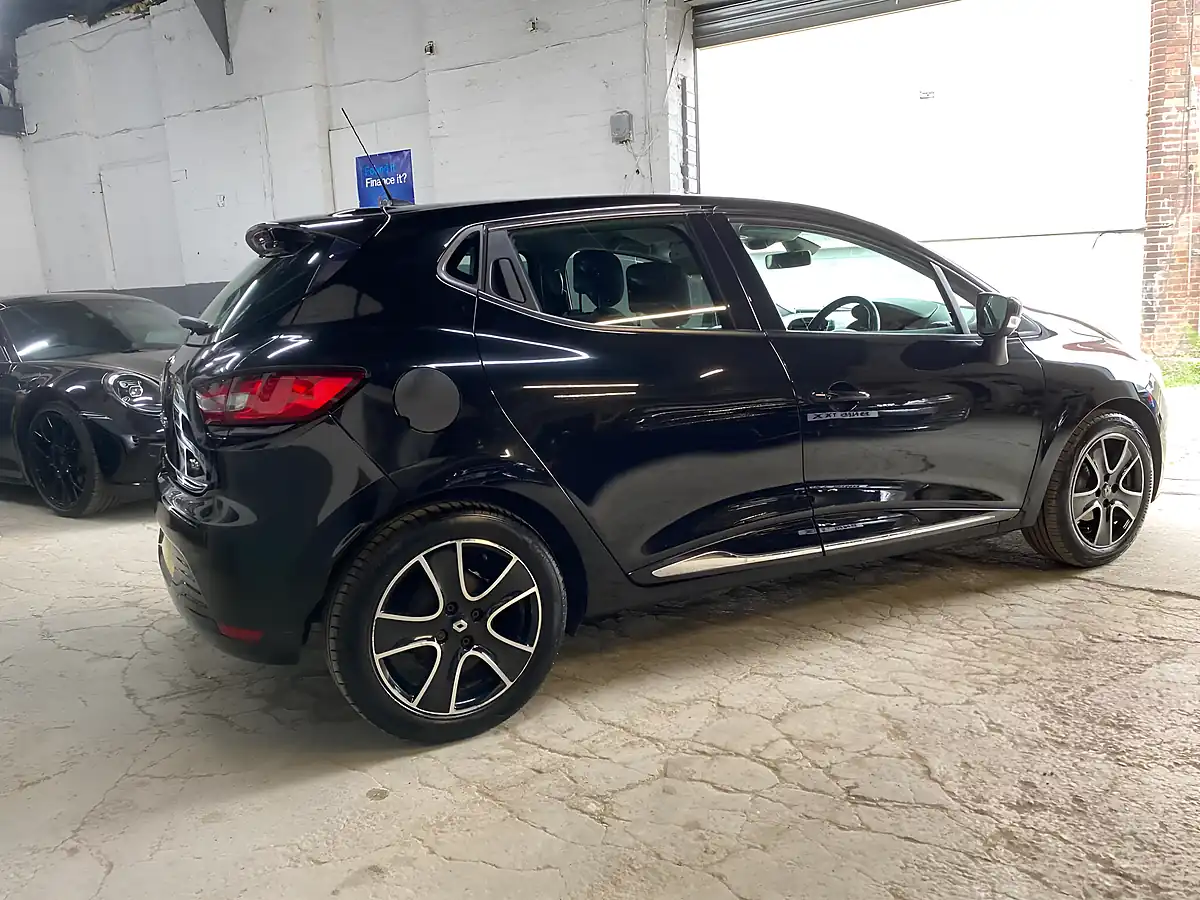 Used 2015 Renault Clio Dynamique Medianav Black - Interior and Exterior details 9