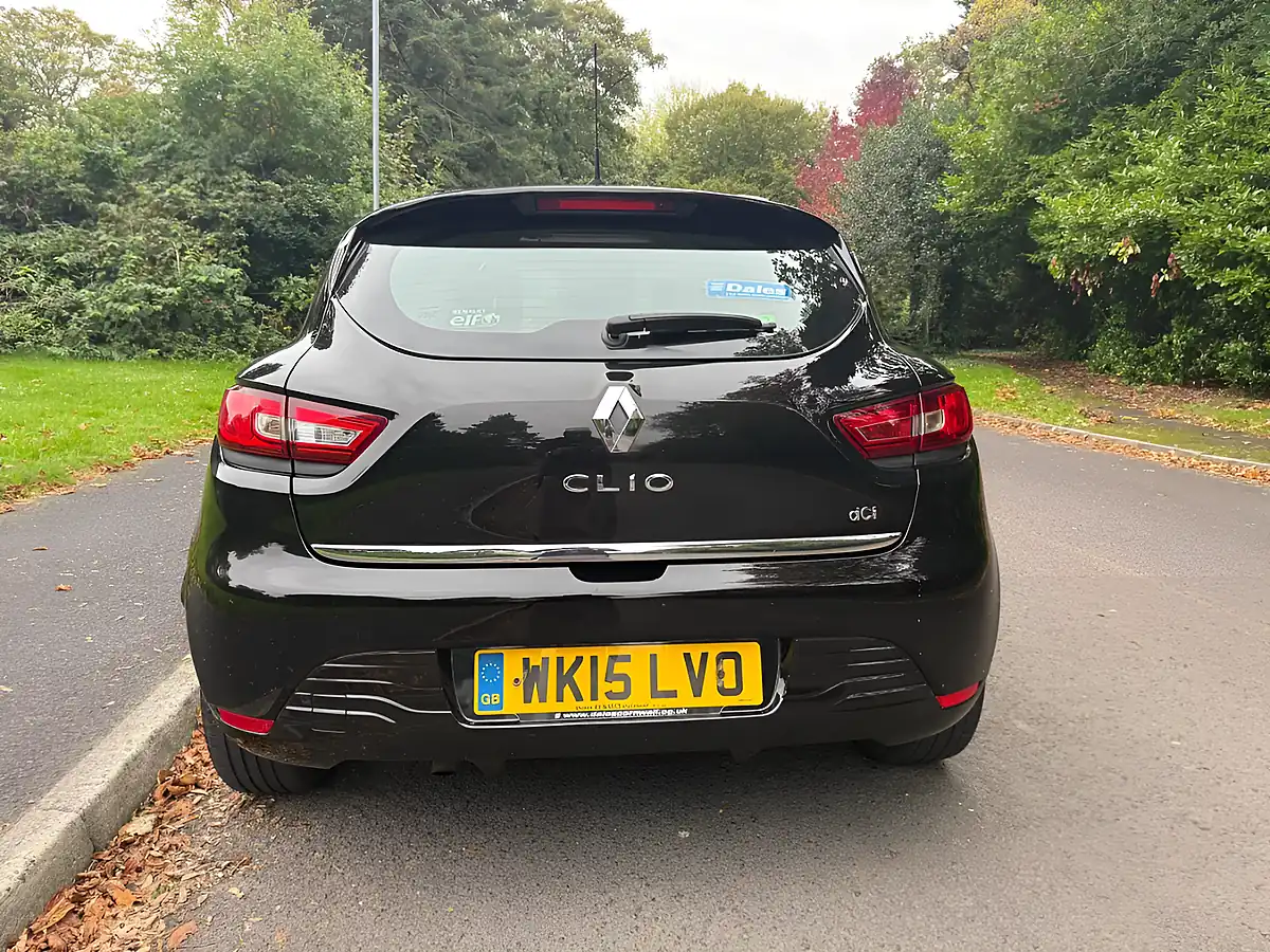 Used 2015 Renault Clio Dynamique Medianav Black - Interior and Exterior details 4