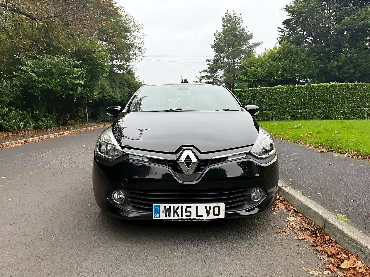 Used 2015 Renault Clio Dynamique Medianav Black - Interior and Exterior details 8