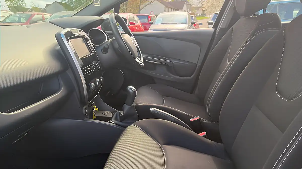 Used 2015 Renault Clio Dynamique Medianav Black - Interior and Exterior details 6
