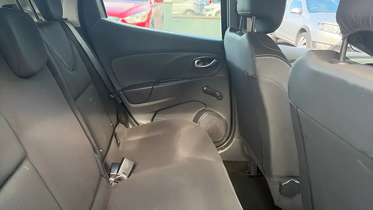 Used 2015 Renault Clio Dynamique Medianav Black - Interior and Exterior details 9