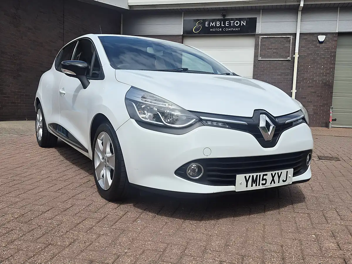Used 2015 Renault Clio Dynamique Medianav Glacier White - Interior and Exterior details 10