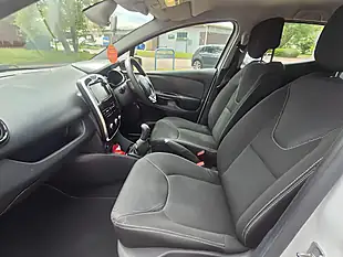 Used 2015 Renault Clio Dynamique Medianav Glacier White - Interior and Exterior details 13