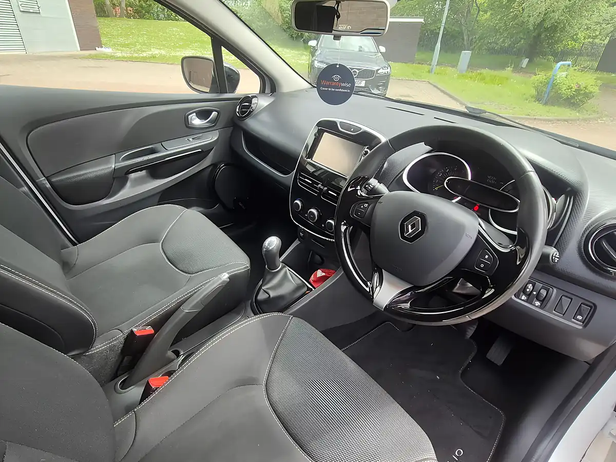 Used 2015 Renault Clio Dynamique Medianav Glacier White - Interior and Exterior details 14