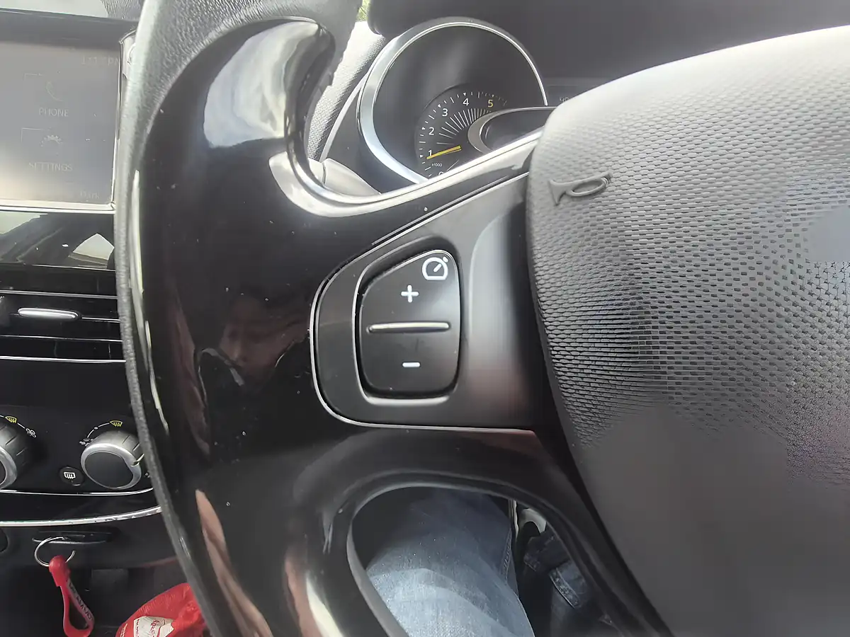 Used 2015 Renault Clio Dynamique Medianav Glacier White - Interior and Exterior details 18