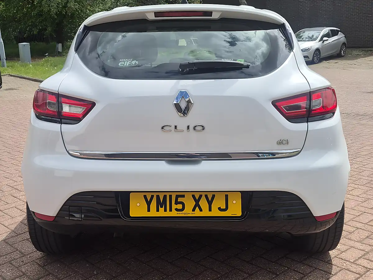 Used 2015 Renault Clio Dynamique Medianav Glacier White - Interior and Exterior details 5
