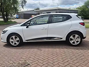 Used 2015 Renault Clio Dynamique Medianav Glacier White - Interior and Exterior details 7