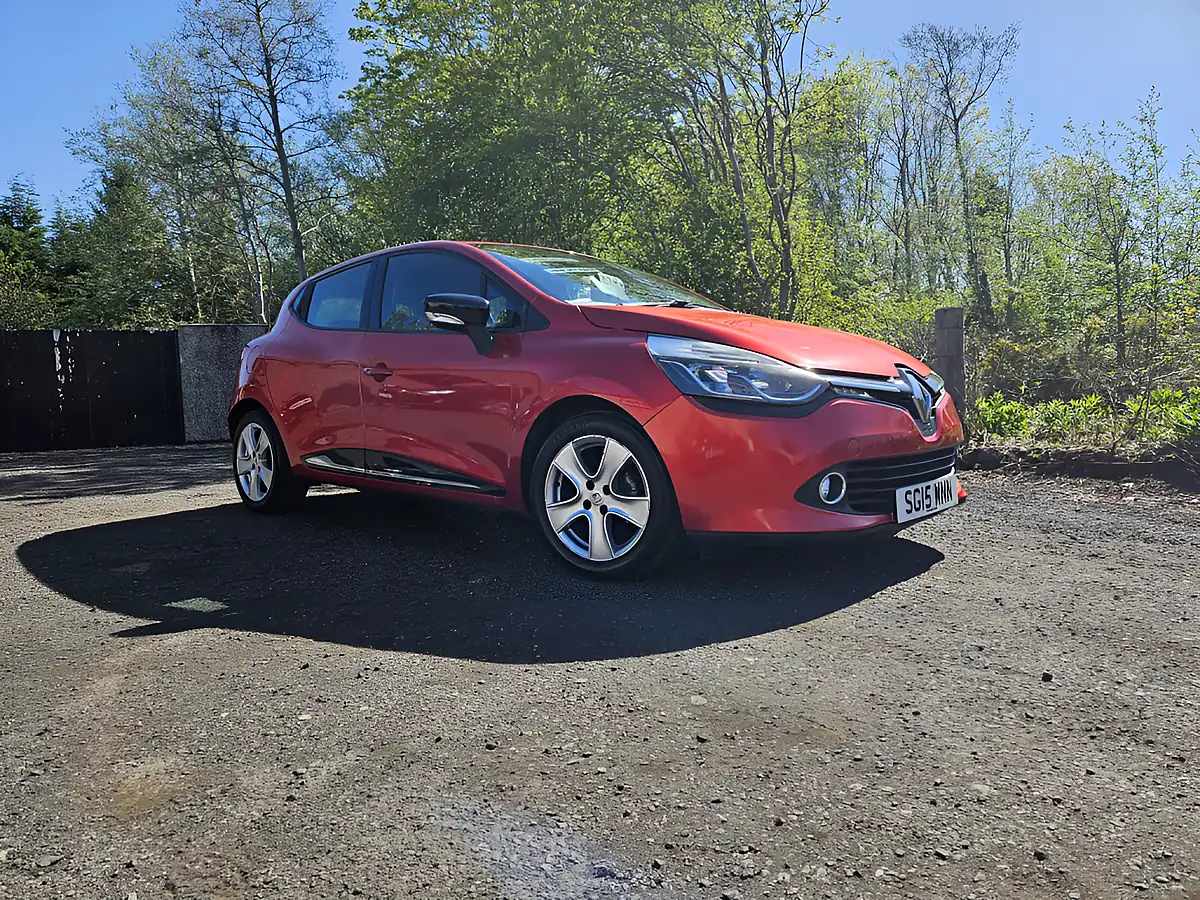 Used 2015 Renault Clio Dynamique Medianav Red - Front View