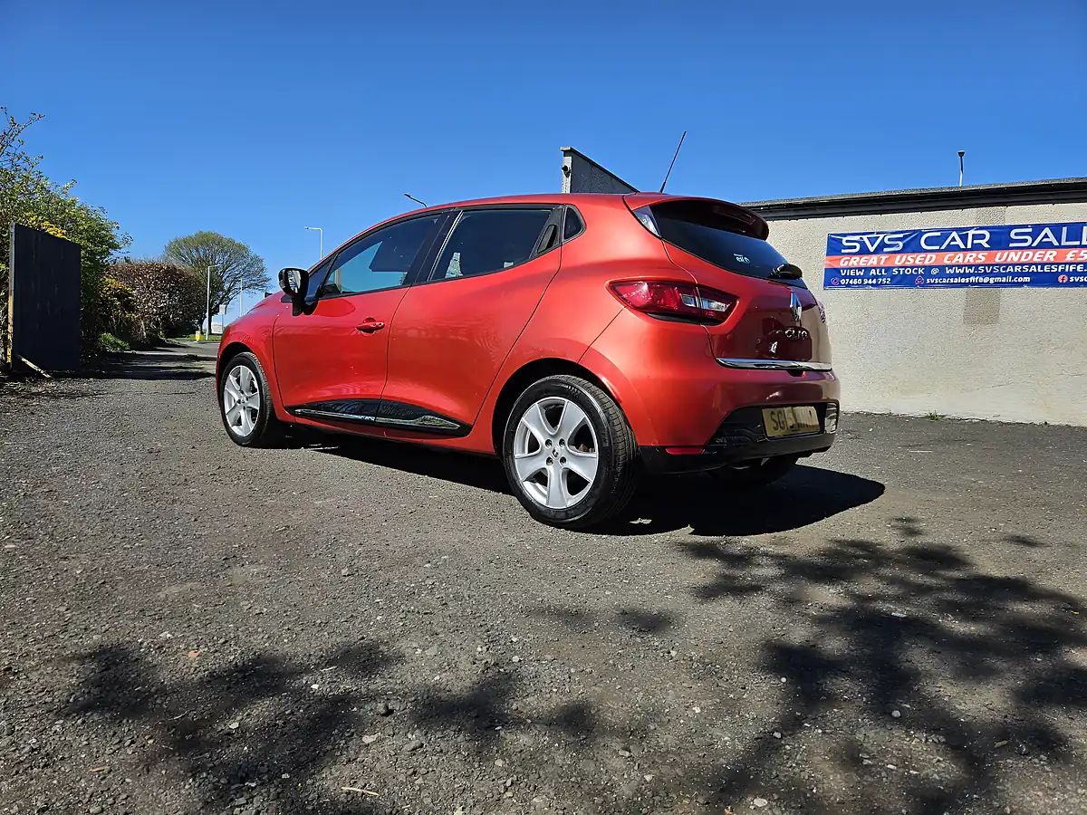 Used 2015 Renault Clio Dynamique Medianav Red - Interior and Exterior details 10