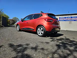 Used 2015 Renault Clio Dynamique Medianav Red - Interior and Exterior details 11