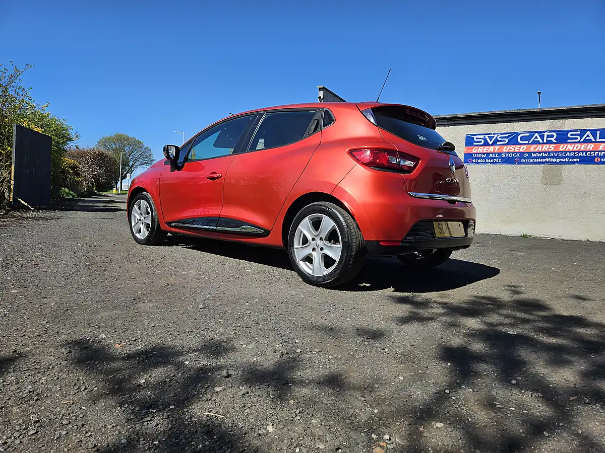 Used 2015 Renault Clio Dynamique Medianav Red - Interior and Exterior details 11