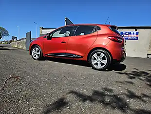 Used 2015 Renault Clio Dynamique Medianav Red - Interior and Exterior details 12