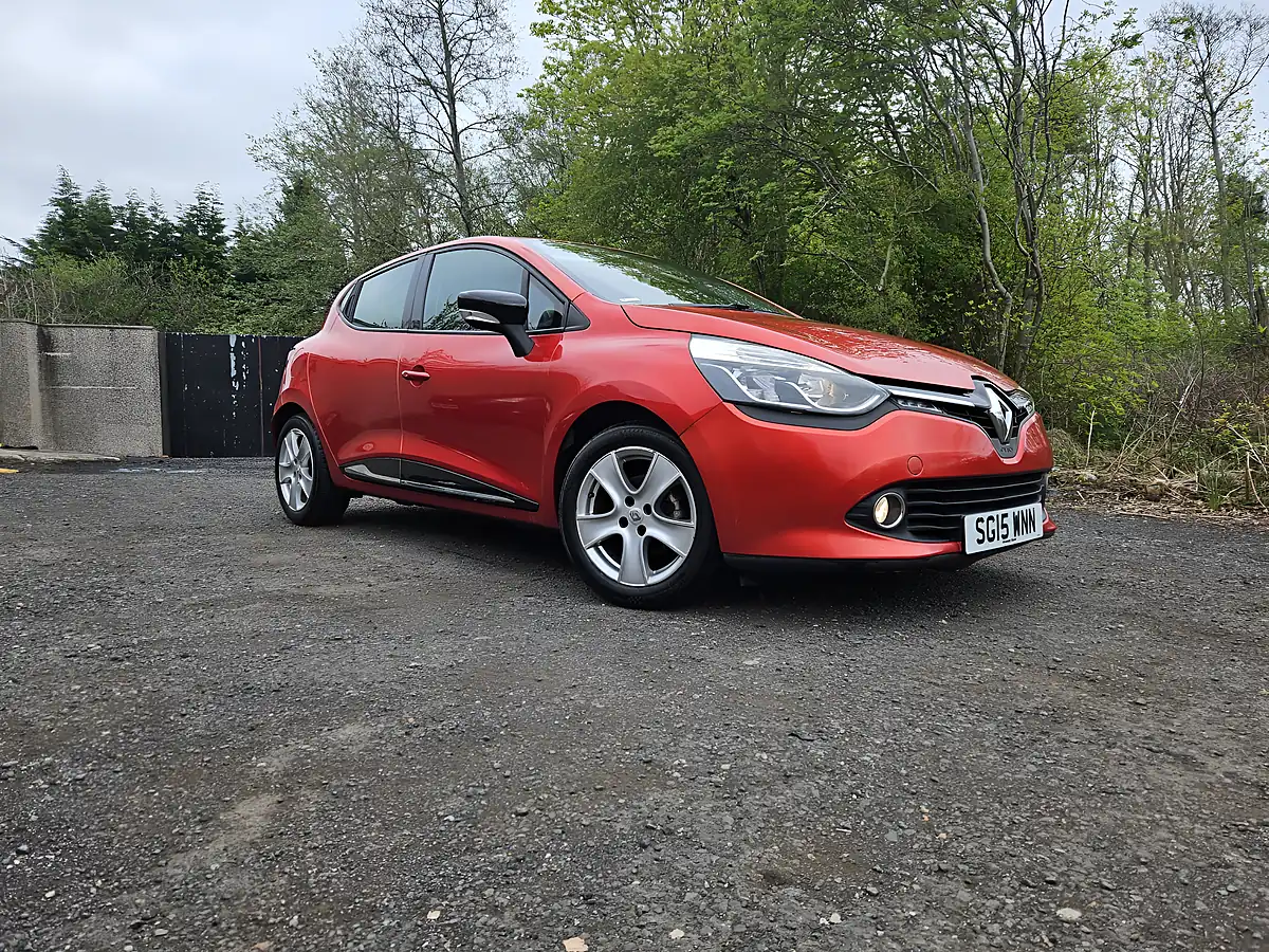 Used 2015 Renault Clio Dynamique Medianav Red - Interior and Exterior details 14