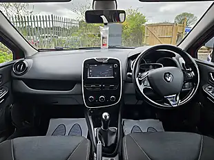 Used 2015 Renault Clio Dynamique Medianav Red - Interior and Exterior details 15